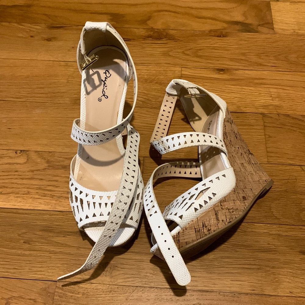 Qupid White Wedge Sandals 7.5 Geometric Cutout Cork Heel Summer Chic